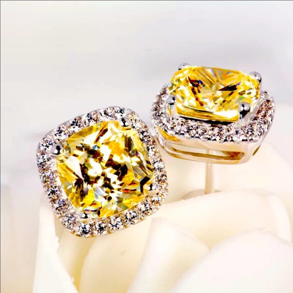 Stunning Yellow Cubic Zirconia Stud Earrings - Picture 1 of 2